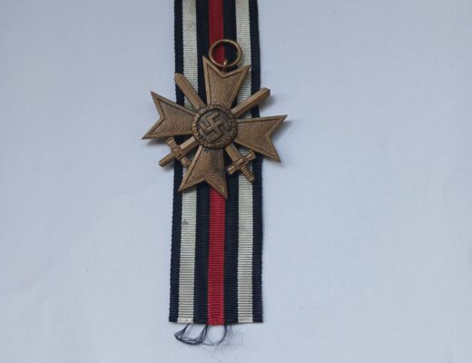 kriegsverdienstkreuz 2de klasse (KVK2) met zwaarden brons zonder maker